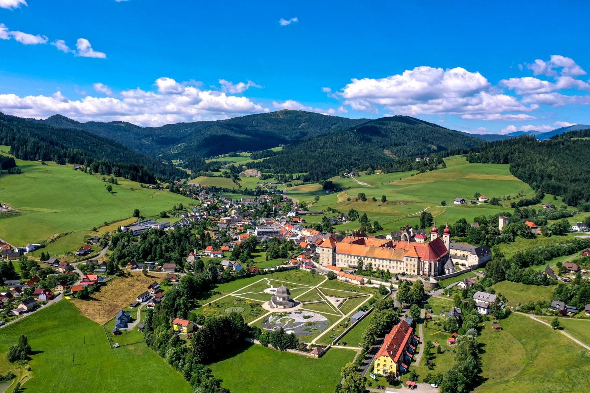 Naturpark Chalets Lambrecht By Alps Resorts Sankt Lambrecht Bagian luar foto